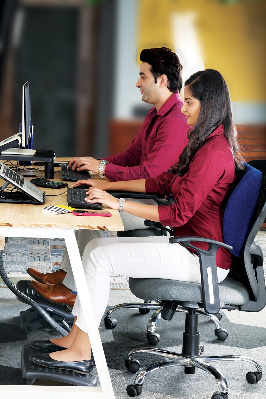 From Head to Toe: The Right Way to Set Up Your Desk for All-Day Comfort