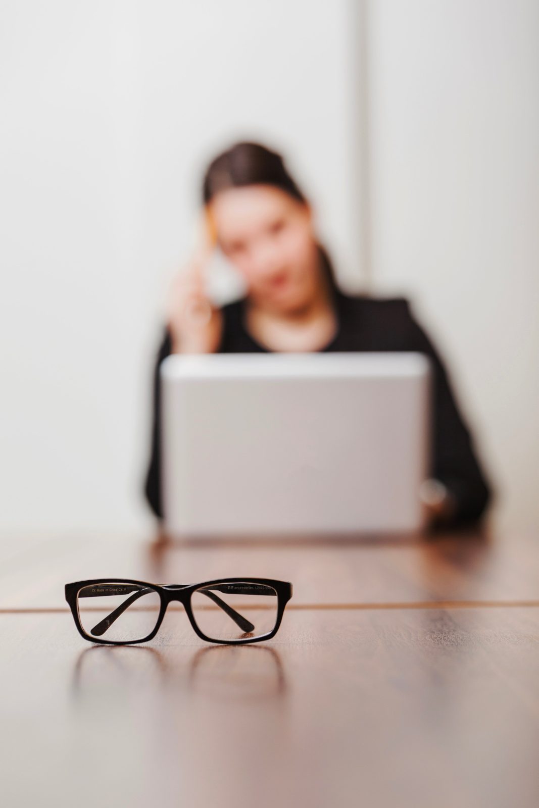 Are Computer Glasses Really Helping Your Team — or Just Gathering Dust in Drawers?