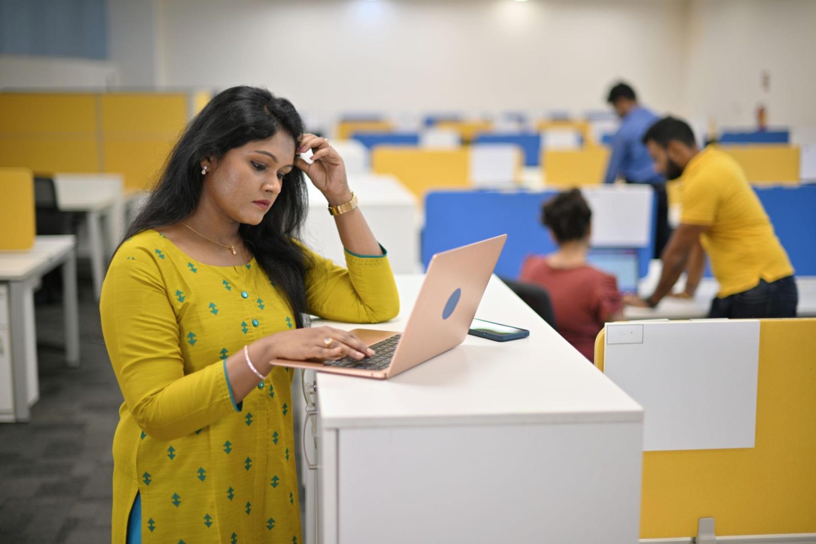 Why Is Employees’ Neck Pain Becoming a Workplace Concern?