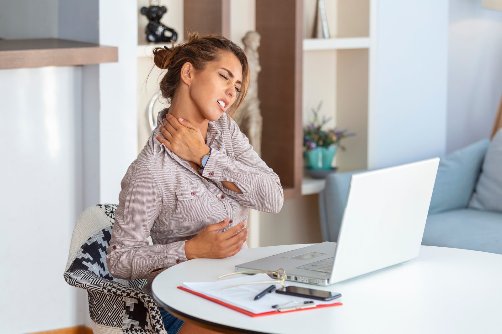 How We Strain Our Necks Without Realizing It—And What to Do About It